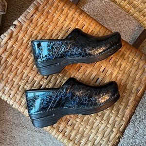 Dansko XP patent leather & rubber black & blue leopard print clogs; size 40